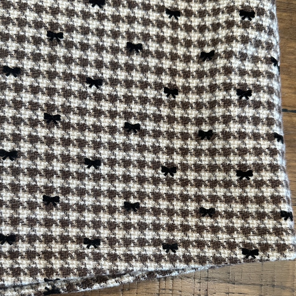 Chic Houndstooth Dress with Brown Accents - Picture 4 of 4